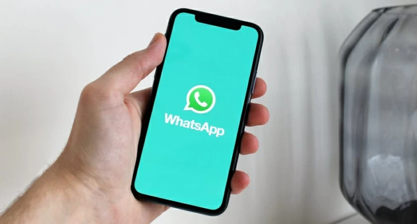 How to recover deleted photos from whatsapp to iPhone